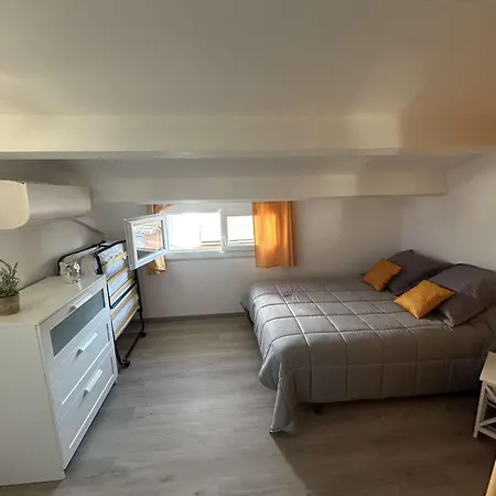 Maison Rénovée Avec Piscine, Parking Privé Et Proche à - Fr-1-387-185